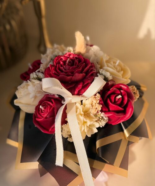 The valentine rose Floral Bouquet Candle