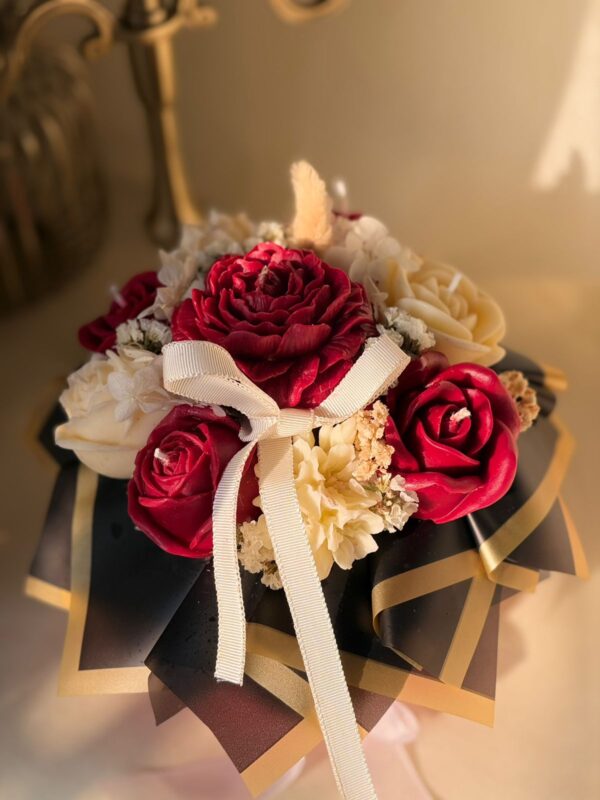 The valentine rose Floral Bouquet Candle