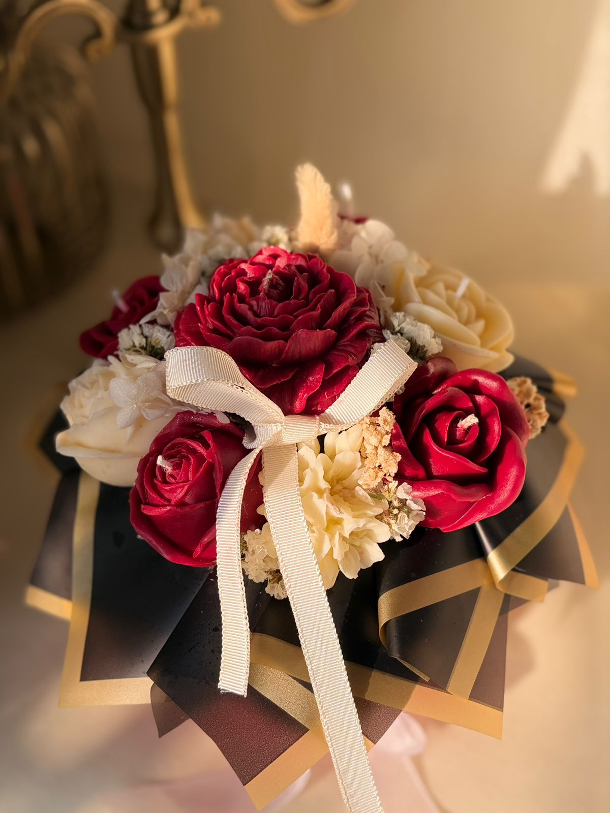 The valentine rose Floral Bouquet Candle